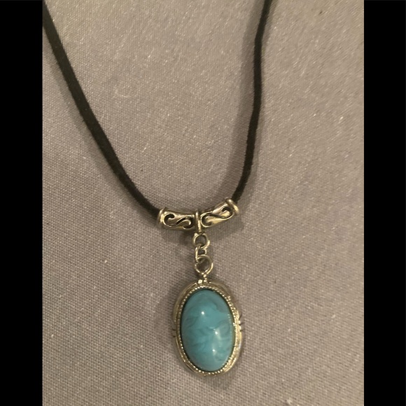 Turquoise casual necklace - Picture 1 of 3